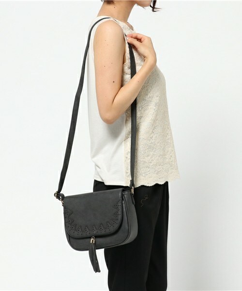 archives（アルシーヴ）の「レースカットワークミニショルダー（ショルダーバッグ・レディース・ブラック/グレー/レッド・MEDIUM）」の9枚目の写真