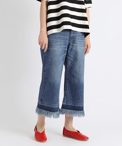 studio CLIP（スタディオクリップ）の「フリンジワイドデニムパンツ（パンツ・ライトブルー/インディゴ・M/L）」の2枚目の写真
