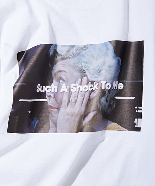 DISCOVERED（ディスカバード）の「■別注■DISCOVE（RED)×MIDWEST 『SUCH』Tシャツ（Tシャツ/カットソー・メンズ・ホワイト・MEDIUM/LARGE）」の2枚目の写真