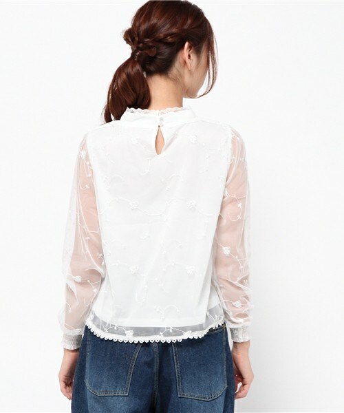 archives（アルシーヴ）の「刺しゅう地プルオーバー（シャツ/ブラウス・レディース・オフホワイト/ブラック/ワイン・MEDIUM）」の6枚目の写真