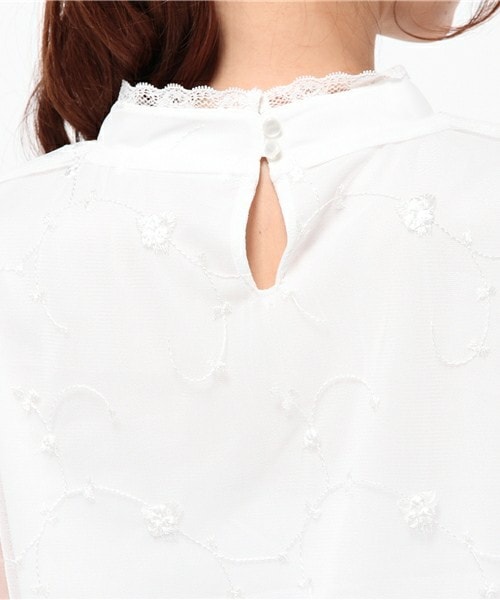 archives（アルシーヴ）の「刺しゅう地プルオーバー（シャツ/ブラウス・レディース・オフホワイト/ブラック/ワイン・MEDIUM）」の8枚目の写真