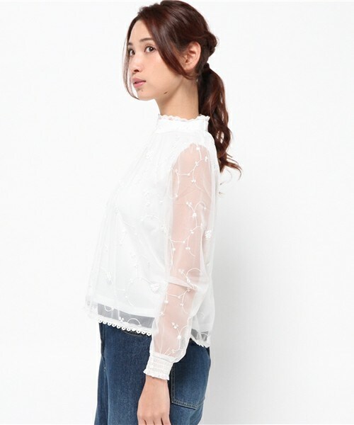 archives（アルシーヴ）の「刺しゅう地プルオーバー（シャツ/ブラウス・レディース・オフホワイト/ブラック/ワイン・MEDIUM）」の5枚目の写真