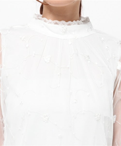 archives（アルシーヴ）の「刺しゅう地プルオーバー（シャツ/ブラウス・レディース・オフホワイト/ブラック/ワイン・MEDIUM）」の7枚目の写真