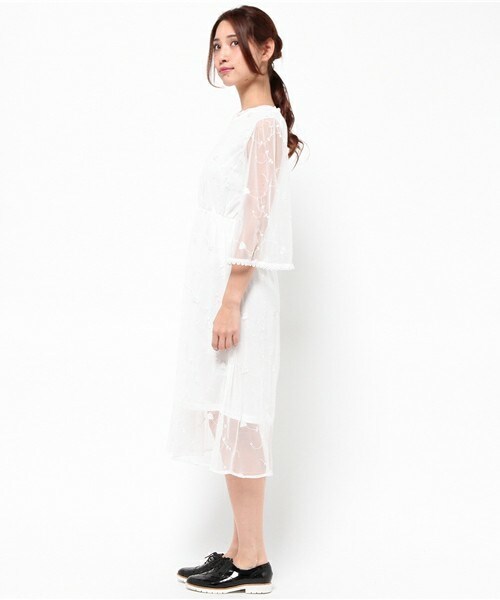 archives（アルシーヴ）の「刺しゅう地ワンピース（ワンピース・レディース・オフホワイト/ブラック/ワイン・MEDIUM）」の5枚目の写真