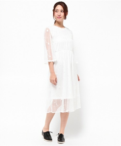 archives（アルシーヴ）の「刺しゅう地ワンピース（ワンピース・レディース・オフホワイト/ブラック/ワイン・MEDIUM）」の2枚目の写真