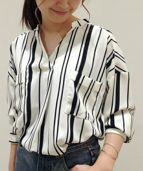 archives（アルシーヴ）の「胸ポケ付スキッパーブラウス（シャツ/ブラウス・レディース・ホワイト/オフホワイト/カーキ/ピンクベージュ/ブラック・MEDIUM）」の2枚目の写真