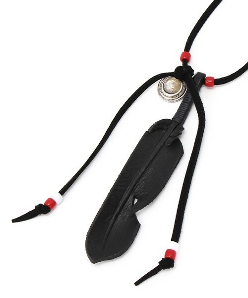 CASPER JOHN（キャスパージョン）の「ROXD DAY 天然石チャームレザーフェザーネックレス（ネックレス・メンズ・ブラック/ナチュラル・FREE）」の2枚目の写真