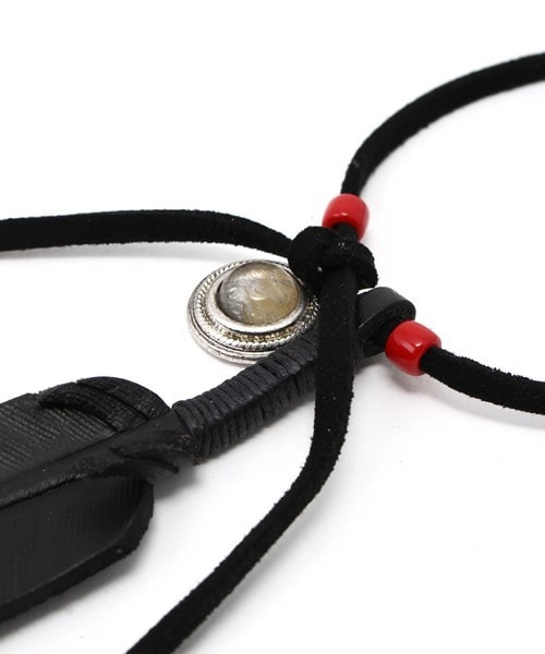 CASPER JOHN（キャスパージョン）の「ROXD DAY 天然石チャームレザーフェザーネックレス（ネックレス・メンズ・ブラック/ナチュラル・FREE）」の5枚目の写真