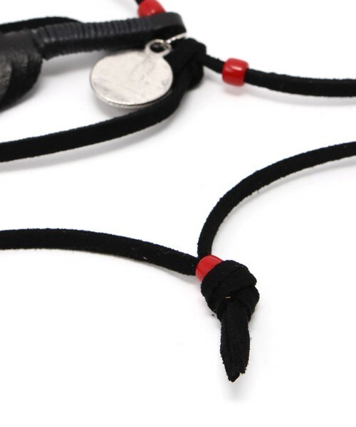 CASPER JOHN（キャスパージョン）の「ROXD DAY 天然石チャームレザーフェザーネックレス（ネックレス・メンズ・ブラック/ナチュラル・FREE）」の7枚目の写真