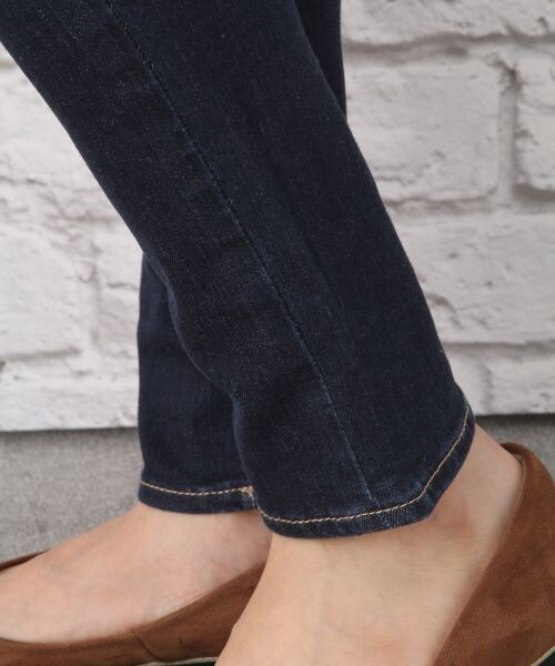 LEPSIM（レプシィム）の「マタニティ／ストレッチハイブリットデニムスリムパンツ（パンツ・ブルーダメージ/ブルー/ネイビー・M/L）」の7枚目の写真