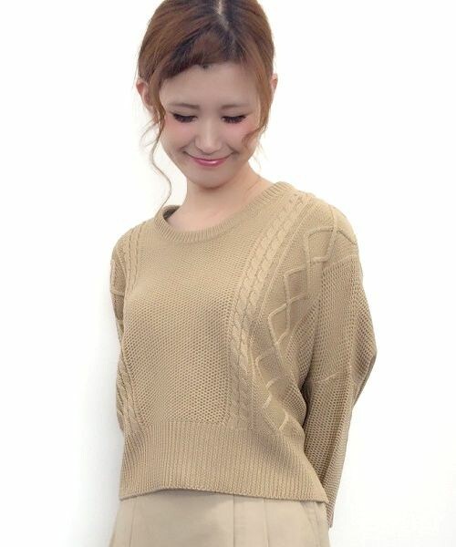 archives（アルシーヴ）の「【予約】ケーブル編みドルマンﾆｯﾄプルオーバー（ニット/セーター・レディース・オフホワイト/グレー/キャメル/ワイン・MEDIUM）」の3枚目の写真