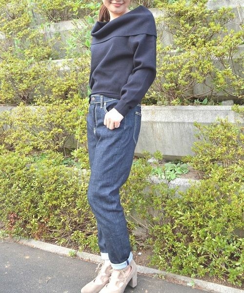 archives(アルシーヴ)の「【予約】折り返しオフショルダーニットプルオーバー(ニット/セーター・レディース・オフホワイト/グレー/ブルー/ネイビー/ピンク・MEDIUM)」の3枚目の写真