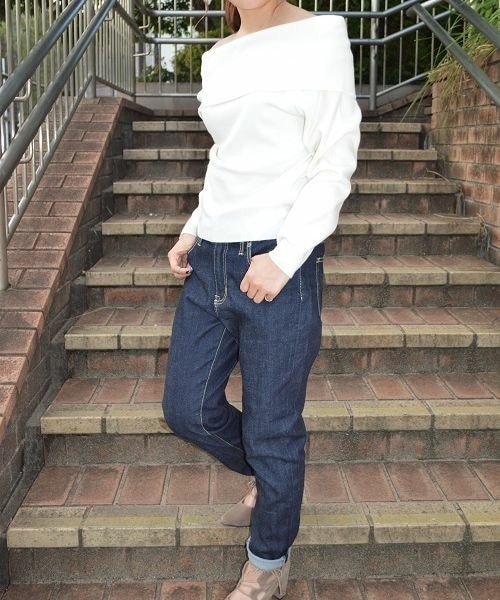 archives(アルシーヴ)の「【予約】折り返しオフショルダーニットプルオーバー(ニット/セーター・レディース・オフホワイト/グレー/ブルー/ネイビー/ピンク・MEDIUM)」の2枚目の写真