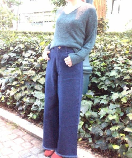 archives(アルシーヴ)の「【予約】Vネックドルマンニットプルオーバー(ニット/セーター・レディース・オフホワイト/グレー/グリーン/ネイビー/ボルドー・MEDIUM)」の4枚目の写真