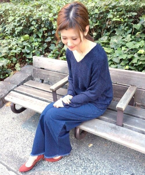 archives(アルシーヴ)の「【予約】Vネックドルマンニットプルオーバー(ニット/セーター・レディース・オフホワイト/グレー/グリーン/ネイビー/ボルドー・MEDIUM)」の5枚目の写真