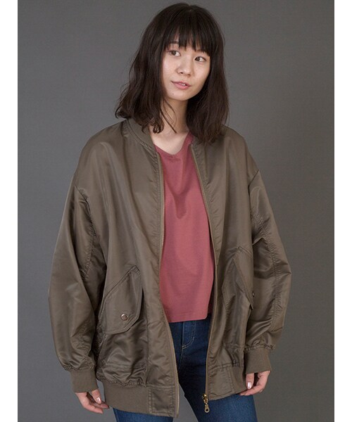 w closet(ダブルクローゼット)の「BIGシルエットリバーシブルMA-1(ジャケット/アウター・レディース・カーキ/ブラック・FREE)」の3枚目の写真