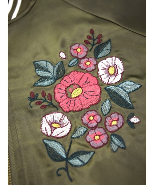 w closet（ダブルクローゼット）の「刺繍入りリバーシブルスカジャン