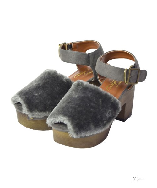 w closet（ダブルクローゼット）の「【先行予約】ファースタッズサンダル（シューズ・レディース・キナリ/グレー/ブラック・M/L）」の3枚目の写真