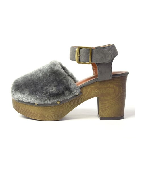 w closet（ダブルクローゼット）の「【先行予約】ファースタッズサンダル（シューズ・レディース・キナリ/グレー/ブラック・M/L）」の4枚目の写真