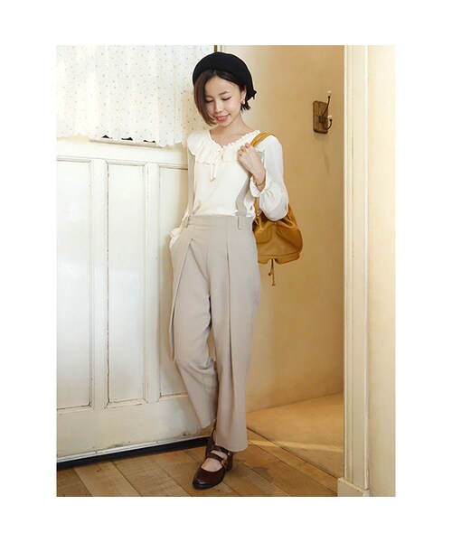 F i.n.t(フィント)の「サス付きタッククロップドパンツ/F i.n.t(その他パンツ・レディース・その他)」の3枚目の写真