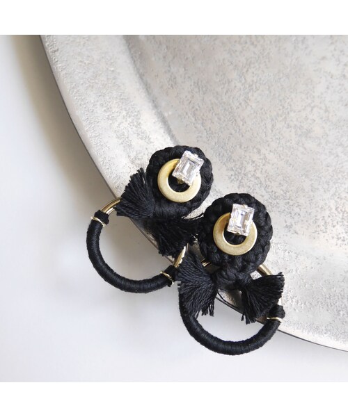 Y.A.Acc(ワイエーアク)の「race pierce/earrings BLACK(ピアス(両耳用)・レディース・その他)」の2枚目の写真
