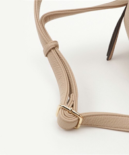 archives（アルシーヴ）の「フェイクファーチャーム付き合皮バッグ（ハンドバッグ・レディース・ブラック/ブラウン系その他/ベージュ・MEDIUM）」の7枚目の写真