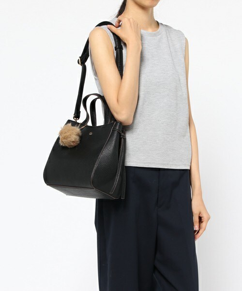 archives（アルシーヴ）の「フェイクファーチャーム付き合皮バッグ（ハンドバッグ・レディース・ブラック/ブラウン系その他/ベージュ・MEDIUM）」の10枚目の写真