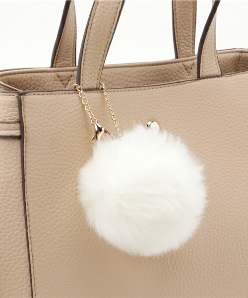 archives（アルシーヴ）の「フェイクファーチャーム付き合皮バッグ（ハンドバッグ・レディース・ブラック/ブラウン系その他/ベージュ・MEDIUM）」の5枚目の写真