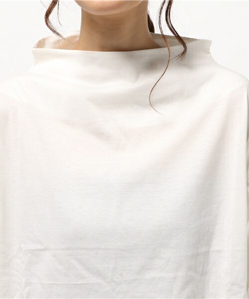 actuel(アクチュエル)の「シルケット天竺ボリュームボトルネックP/O(Tシャツ/カットソー・レディース・オフホワイト/ブラック/ボルドー・FREE)」の6枚目の写真