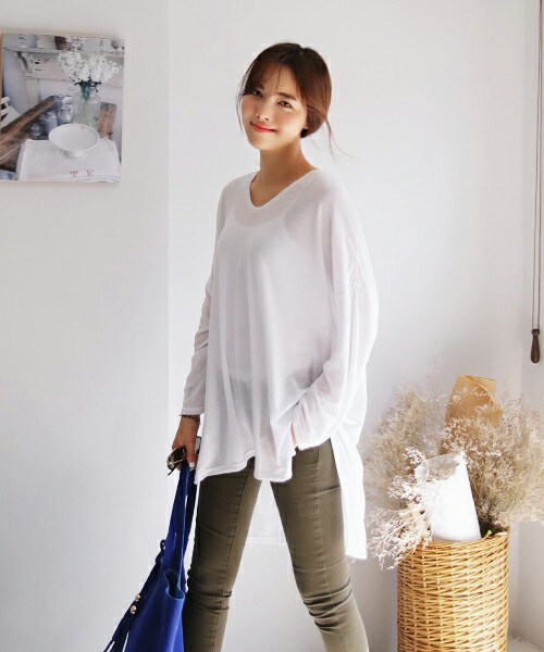 DHOLIC（ディーホリック）の「アンバランススリットヘムTシャツ（Tシャツ/カットソー・レディース・グレー/ブラック/ホワイト・FREE）」の2枚目の写真