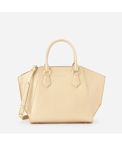 CHARLES & KEITH（チャールズ & キース）の「ストラクチャードトラペーズバッグ（ショルダーバッグ・レディース・CHOCOLATE/GOLD/BLACK・L）」の2枚目の写真