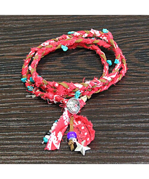 CHOUCHOU（チュチュ）の「赤バンダナ ネックレス＆ブレスレット 2Waytype（ブレスレット・レディース・レッド・Free）」の4枚目の写真