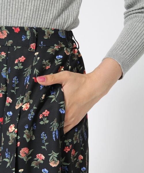 LOWRYS FARM（ローリーズファーム）の「ＪＺアソートハナガラスカーチョ（パンツ・ブラック/グレー/ブラウン・F）」の7枚目の写真