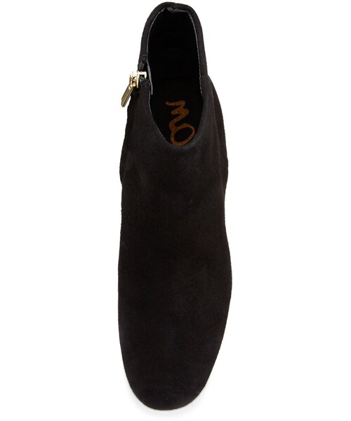 Sam Edelman（サムエデルマン）の「Sam Edelman Edith Suede Chunky-Heel Bootie, Black（ブーツ・レディース・Black・7B/37EU/6B/36EU/8B/38EU/7.5B/37.5EU/9.5B/39.5EU/9B/39EU/10.5B/40.5EU/6.5B/36.5EU/11B/41EU/8.5B/38.5EU/5B/35EU）」の4枚目の写真