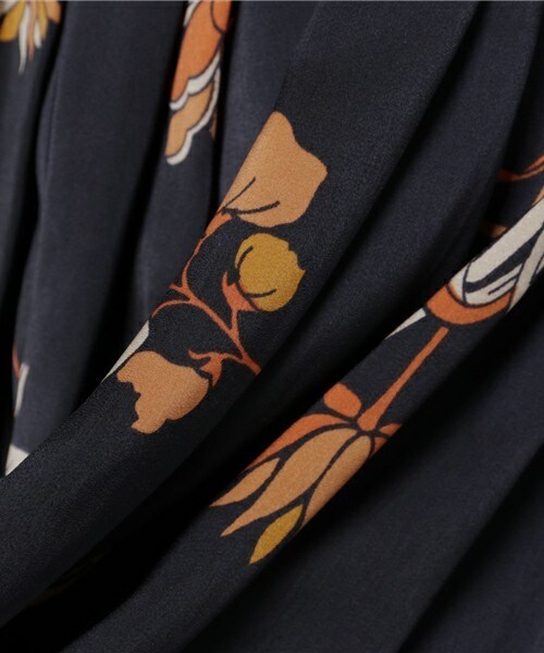 INTERPLANET（インタープラネット）の「レトロボタニカルプリーツSK（スカート・レディース・オフホワイト/ネイビー・FREE）」の10枚目の写真