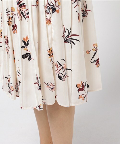 INTERPLANET（インタープラネット）の「レトロボタニカルプリーツSK（スカート・レディース・オフホワイト/ネイビー・FREE）」の8枚目の写真