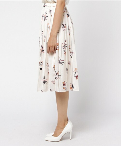 INTERPLANET（インタープラネット）の「レトロボタニカルプリーツSK（スカート・レディース・オフホワイト/ネイビー・FREE）」の4枚目の写真