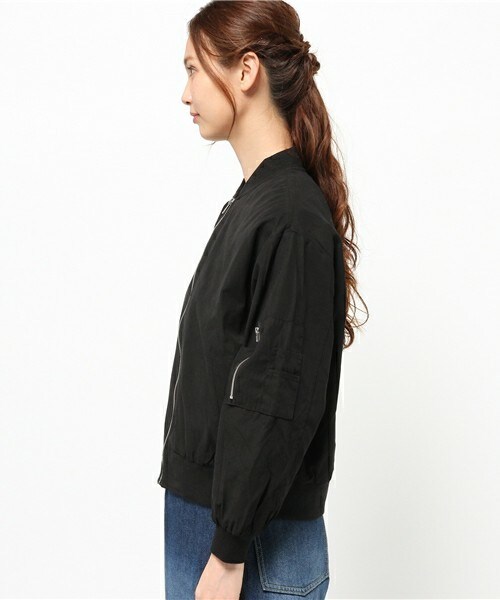 archives（アルシーヴ）の「ピーチビックMA-1ブルゾン（ブルゾン・レディース・オフホワイト/ブラック/カーキ・MEDIUM）」の5枚目の写真