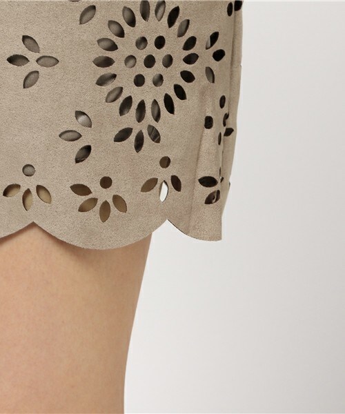 archives（アルシーヴ）の「スエードスカラップタイトスカート（スカート・レディース・アイボリー/ダークブラウン/キャメル・MEDIUM）」の9枚目の写真