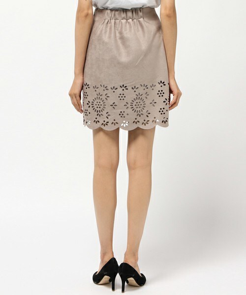 archives（アルシーヴ）の「スエードスカラップタイトスカート（スカート・レディース・アイボリー/ダークブラウン/キャメル・MEDIUM）」の6枚目の写真