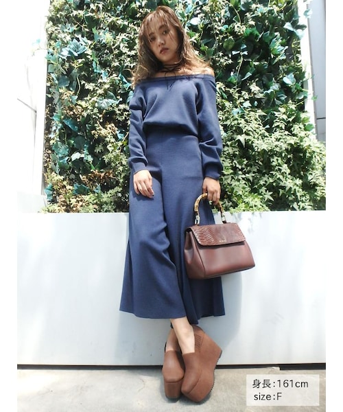 EVRIS（エヴリス）の「オフショルニットオールインワン（オールインワン・サロペット・レディース・グレー/ブラック/ブルー）」の7枚目の写真