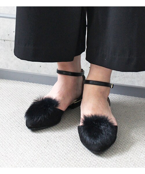 mysty woman（ミスティウーマン）の「【mysty woman】ファー付きセパレートパンプス（シューズ・レディース・グレー/ライトブラウン/ブラック・M/L）」の2枚目の写真