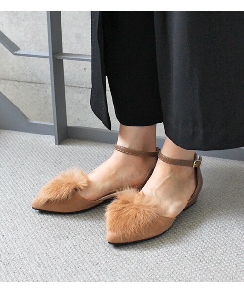 mysty woman（ミスティウーマン）の「【mysty woman】ファー付きセパレートパンプス（シューズ・レディース・グレー/ライトブラウン/ブラック・M/L）」の3枚目の写真