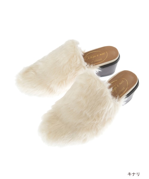 w closet(ダブルクローゼット)の「ファーつっかけサンダル(シューズ・レディース・キナリ/キャメル/ブラック・M/L)」の1枚目の写真