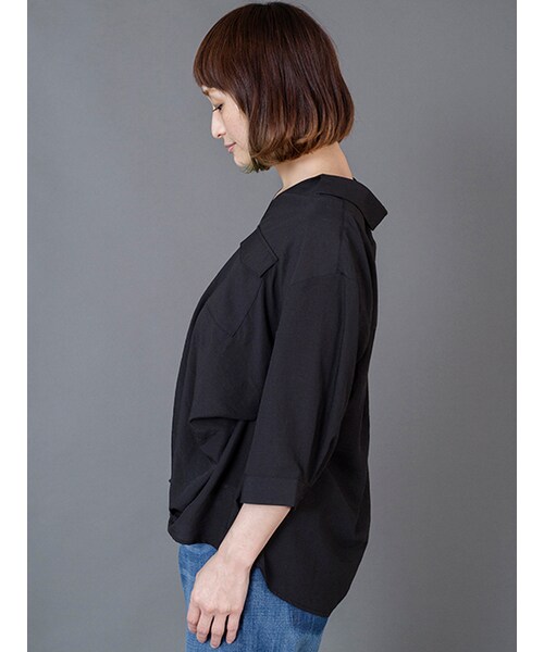 w closet（ダブルクローゼット）の「タック入りスキッパーシャツ（トップス・レディース・Sカーキ/ブラック・FREE）」の4枚目の写真