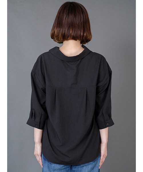 w closet（ダブルクローゼット）の「タック入りスキッパーシャツ（トップス・レディース・Sカーキ/ブラック・FREE）」の5枚目の写真