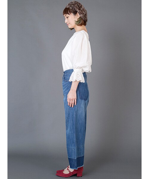 w closet（ダブルクローゼット）の「10ozデニム裾加工パンツ（パンツ・レディース・ブルー・FREE）」の3枚目の写真