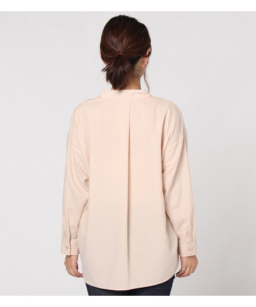 laboratory work(ラボラトリーワーク)の「オーバーサイズノーカラーブラウス(トップス・レディース・オフホワイト/ベージュ/サックス・M)」の4枚目の写真