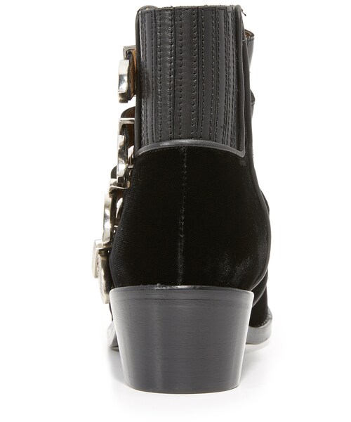 TOGA PULLA（トーガ　プルラ）の「Toga Pulla Velvet Buckled Booties（ブーツ・レディース・Black・35/36/37/38/39/40/41）」の2枚目の写真