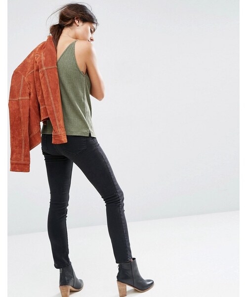 asos（エイソス）の「ASOS V Front and Back Cami Top（キャミソール・レディース・Beige・US 0/US 4/US 8/US 10/US 12/US 2/US 6）」の4枚目の写真